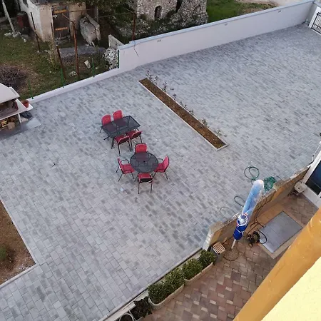 Apartment Puntamika *