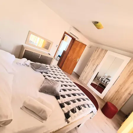 Apartment Puntamika *